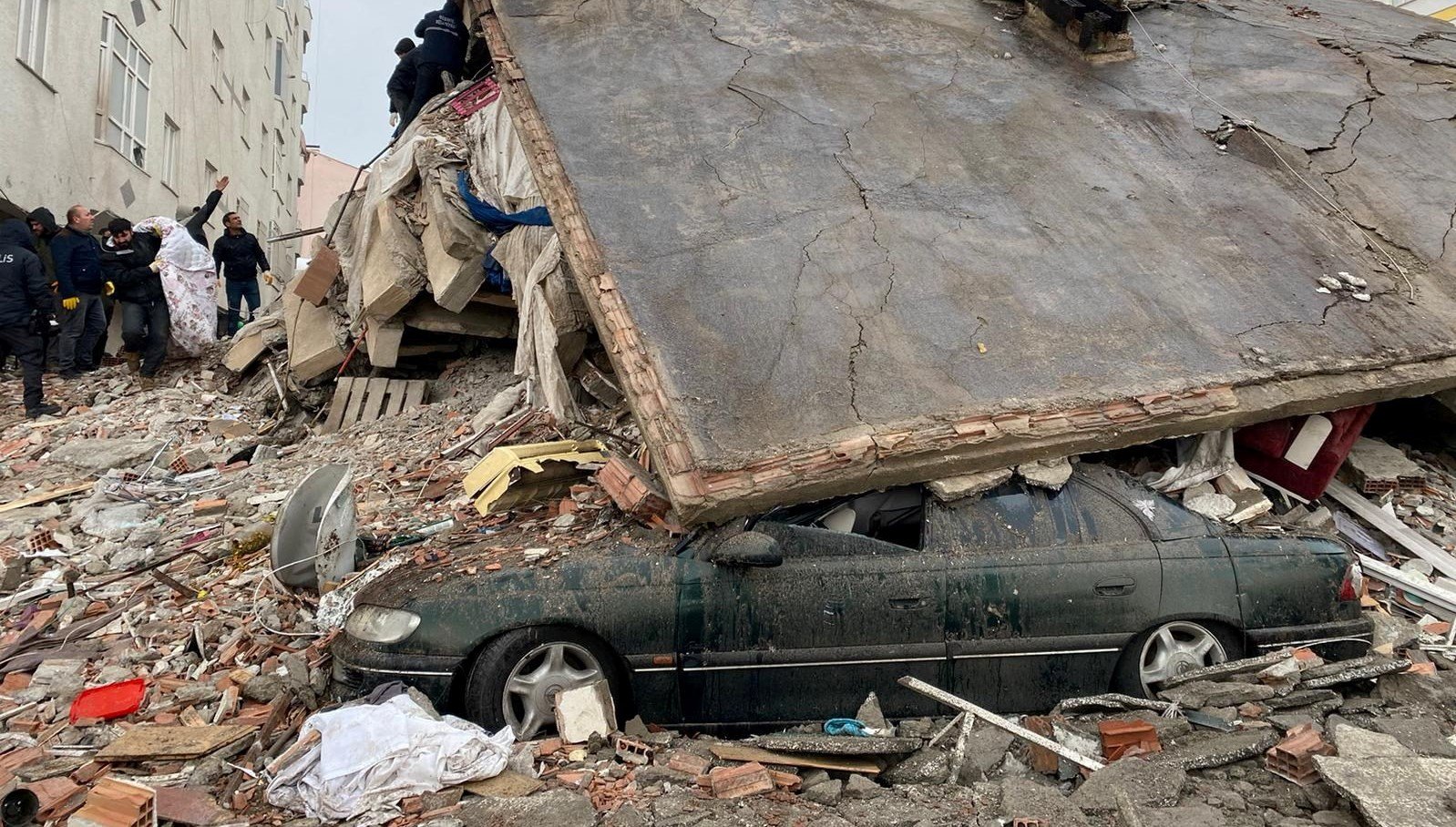 Dünyadan Türkiye’ye 7,7 büyüklüğündeki deprem için taziye ve yardım mesajları