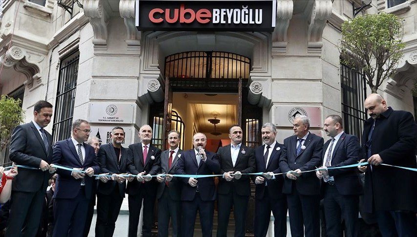 Türkiye’nin ilk şehir içi kuluçka merkezi “Cube Beyoğlu” açıldı